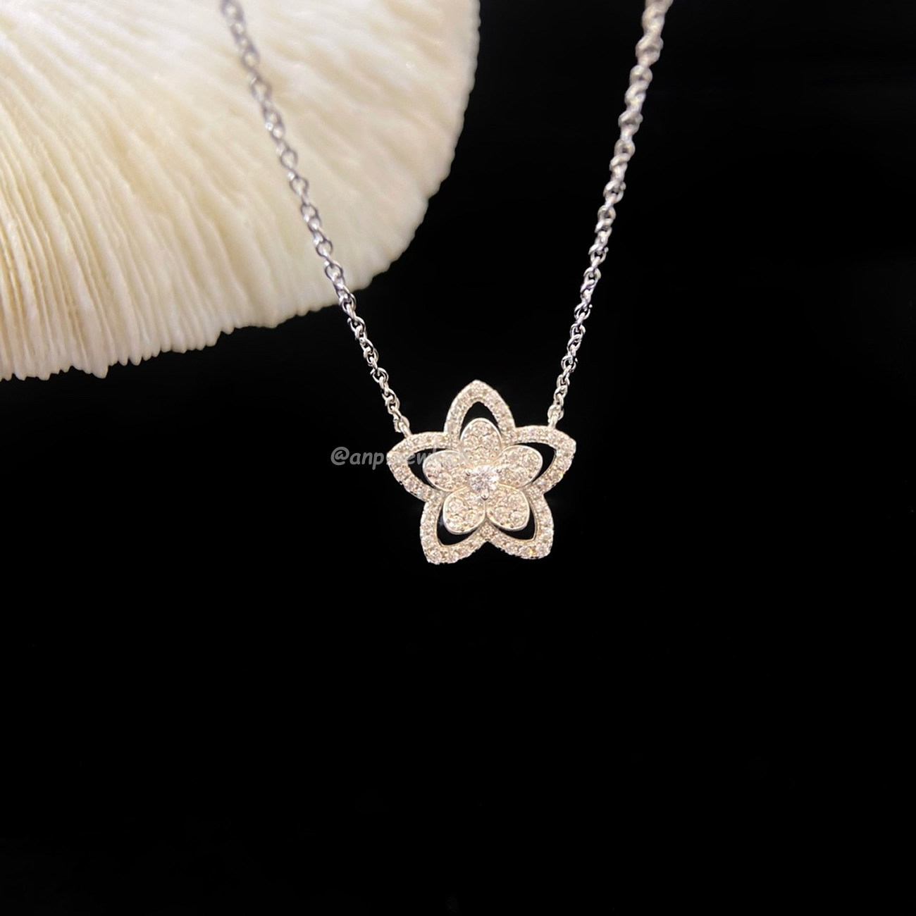 Graff Wild Flower Diamond Pendant (2) - www.newkick.vip